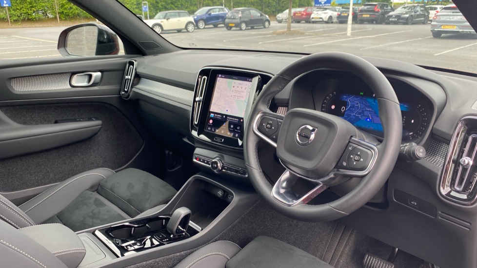 Volvo XC40 2.0 B4P Plus Dark 5dr Auto Petrol Estate - Image 4