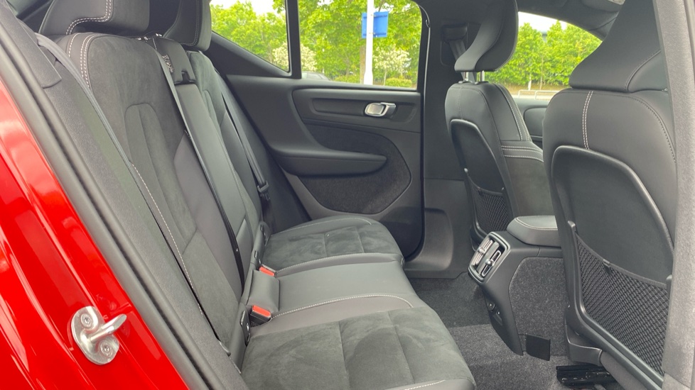 Volvo XC40 2.0 B4P Plus Dark 5dr Auto Petrol Estate - Image 6