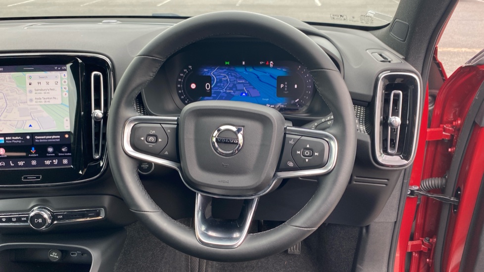 Volvo XC40 2.0 B4P Plus Dark 5dr Auto Petrol Estate - Image 10