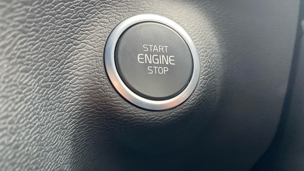 Volvo XC40 2.0 B4P Plus Dark 5dr Auto Petrol Estate - Image 25