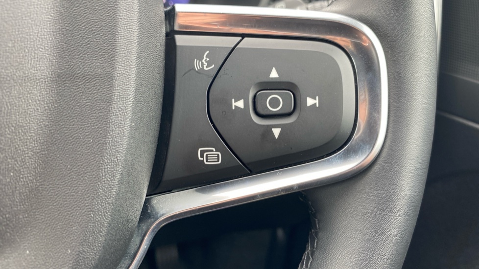 Volvo XC40 2.0 B4P Plus Dark 5dr Auto Petrol Estate - Image 29