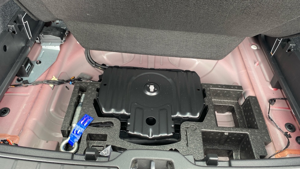 Volvo XC40 2.0 B4P Plus Dark 5dr Auto Petrol Estate - Image 39