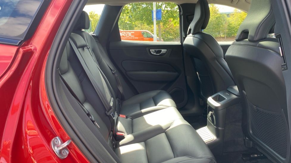 Volvo XC60 2.0 T6 [350] RC PHEV Plus Dark 5dr AWD Geartronic Estate - Image 7