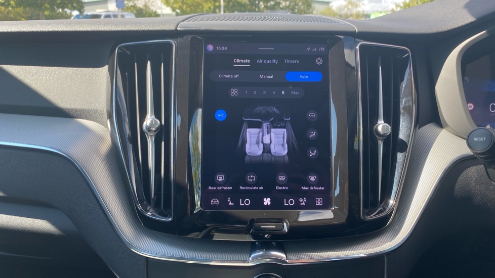 Volvo XC60 2.0 T6 [350] RC PHEV Plus Dark 5dr AWD Geartronic Estate - Image 22