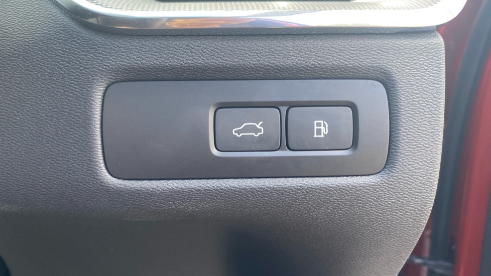 Volvo XC60 2.0 T6 [350] RC PHEV Plus Dark 5dr AWD Geartronic Estate - Image 36