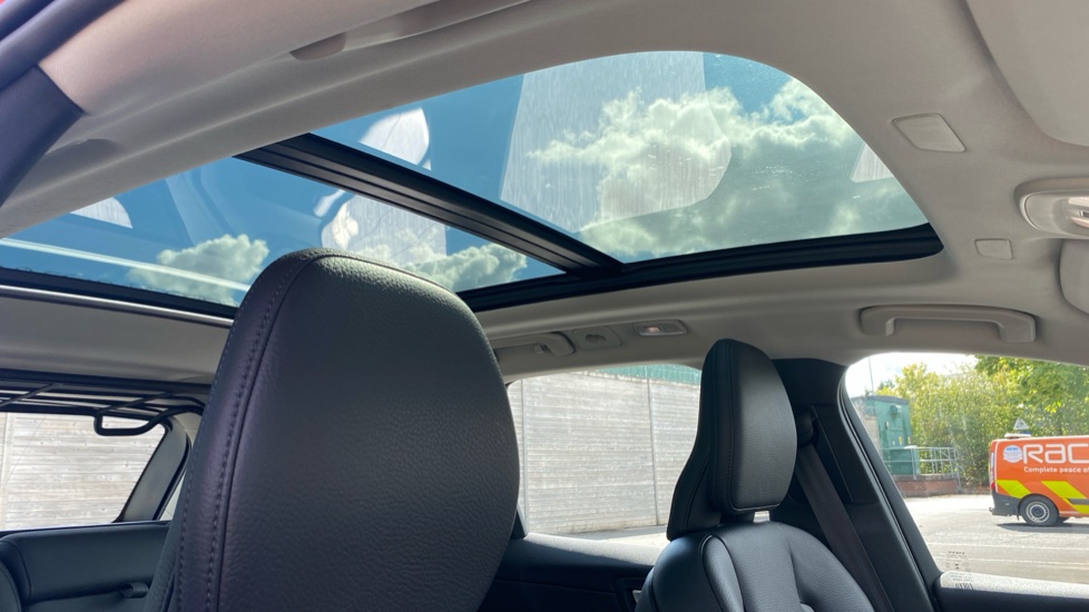 Volvo XC60 2.0 T6 [350] RC PHEV Plus Dark 5dr AWD Geartronic Estate - Image 39