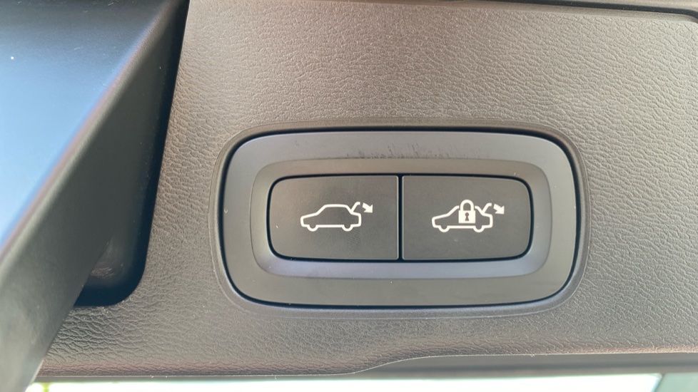 Volvo XC60 2.0 T6 [350] RC PHEV Plus Dark 5dr AWD Geartronic Estate - Image 43