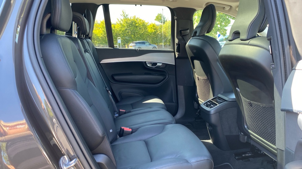 Volvo XC90 2.0 B5P [250] Plus Dark 5dr AWD Geartronic Petrol Estate - Image 6