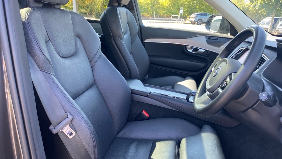 Volvo XC90 2.0 B5P [250] Plus Dark 5dr AWD Geartronic Petrol Estate - Image 37