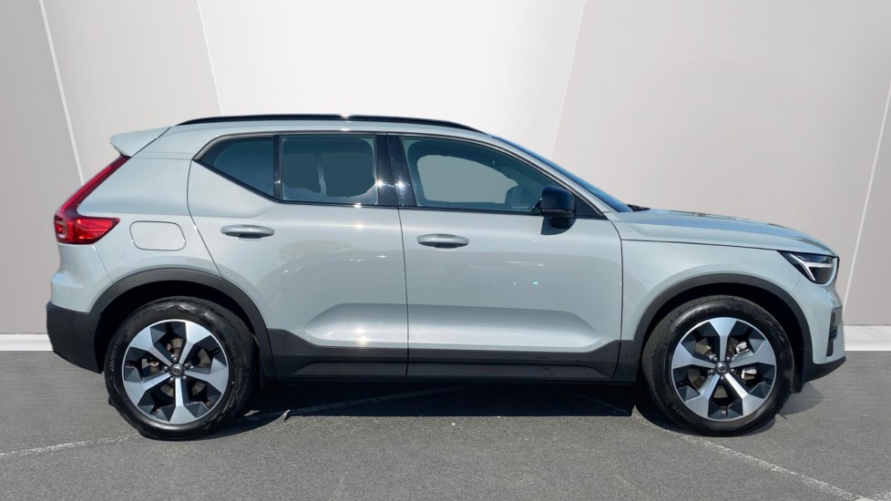 Volvo XC40 2.0 B4P Plus Dark 5dr Auto Petrol Estate - Image 3