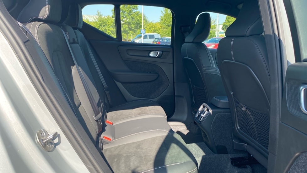 Volvo XC40 2.0 B4P Plus Dark 5dr Auto Petrol Estate - Image 6