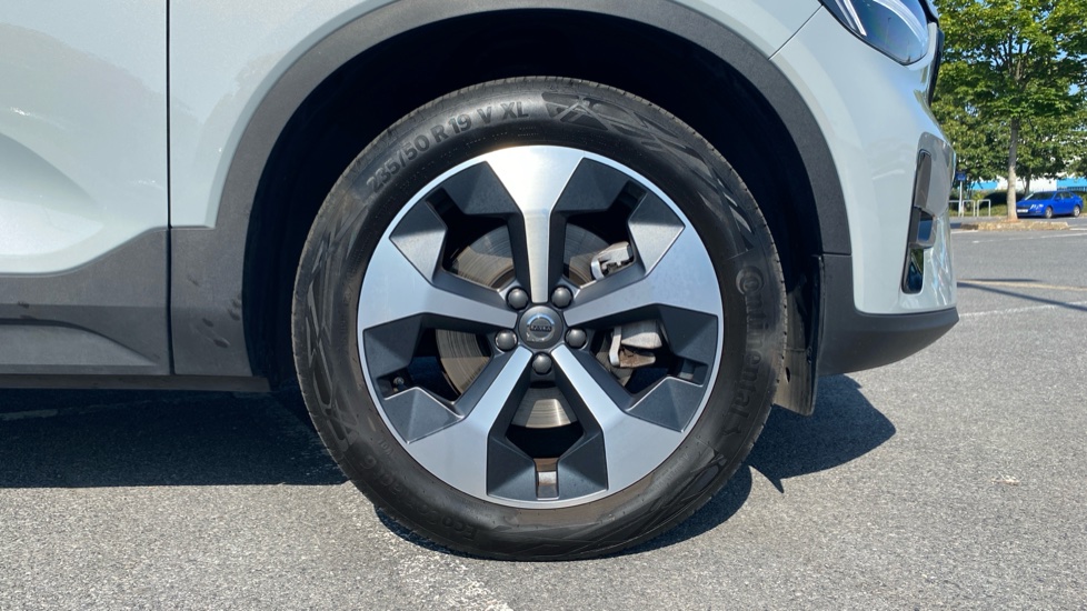 Volvo XC40 2.0 B4P Plus Dark 5dr Auto Petrol Estate - Image 9