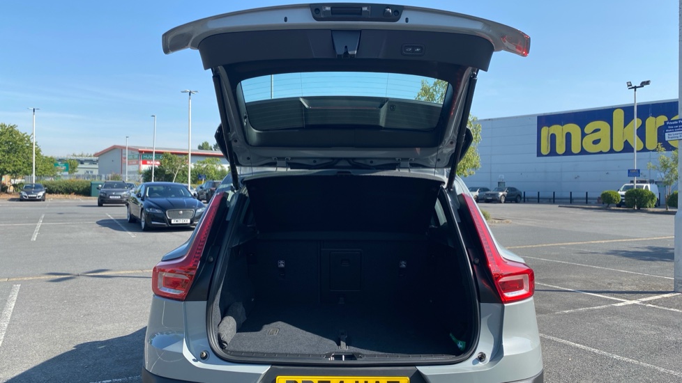 Volvo XC40 2.0 B4P Plus Dark 5dr Auto Petrol Estate - Image 13