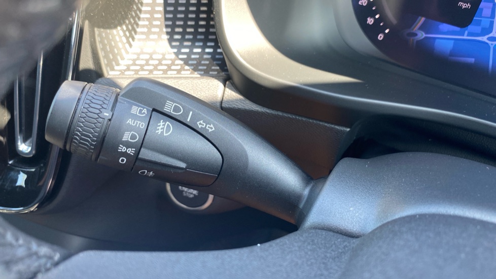 Volvo XC40 2.0 B4P Plus Dark 5dr Auto Petrol Estate - Image 28