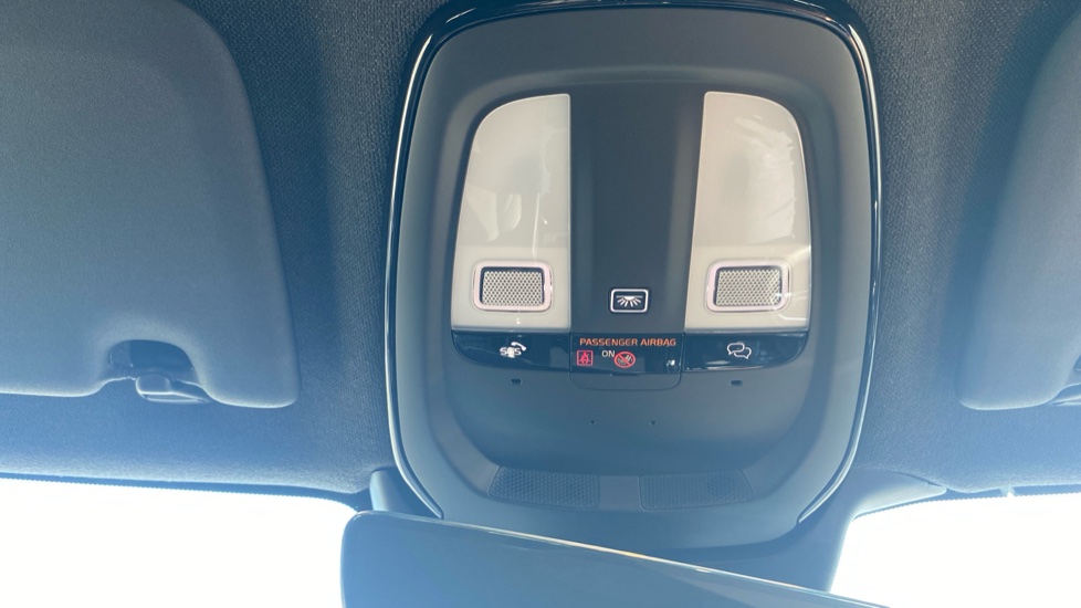 Volvo XC40 2.0 B4P Plus Dark 5dr Auto Petrol Estate - Image 33