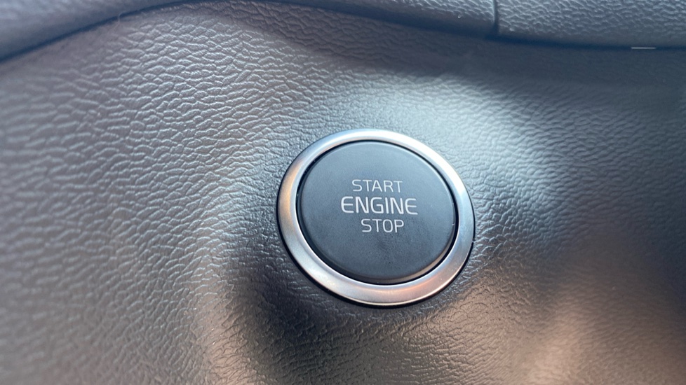 Volvo XC40 2.0 B4P Plus Dark 5dr Auto Petrol Estate - Image 36