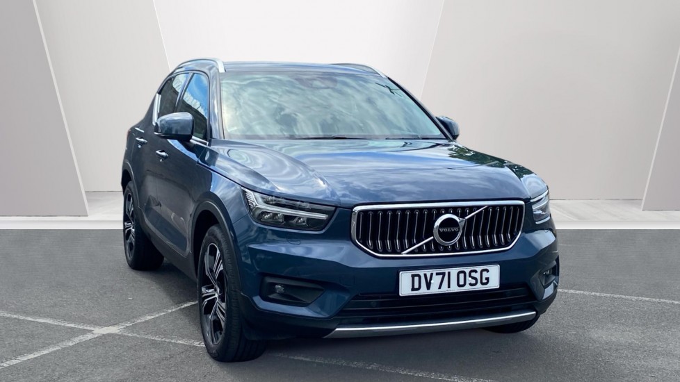 Volvo XC40 2.0 B4P Inscription Pro 5dr Auto [7 speed] Petrol Estate - Image 1