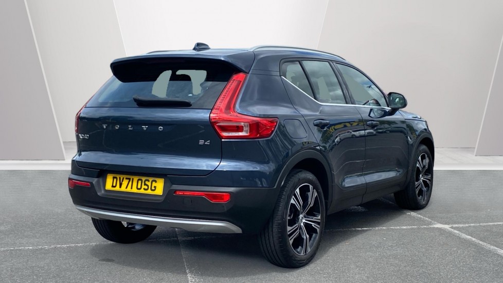 Volvo XC40 2.0 B4P Inscription Pro 5dr Auto [7 speed] Petrol Estate - Image 2