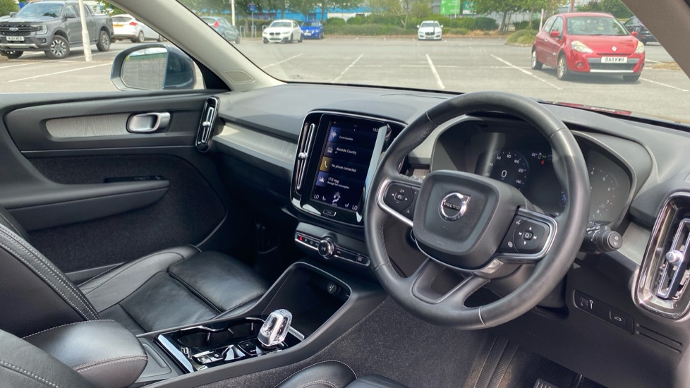 Volvo XC40 2.0 B4P Inscription Pro 5dr Auto [7 speed] Petrol Estate - Image 4