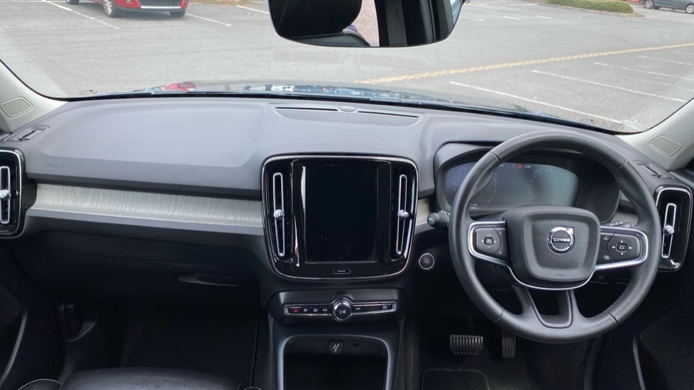 Volvo XC40 2.0 B4P Inscription Pro 5dr Auto [7 speed] Petrol Estate - Image 5