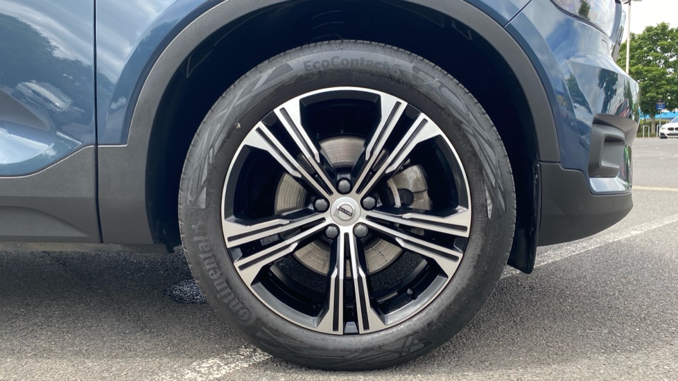 Volvo XC40 2.0 B4P Inscription Pro 5dr Auto [7 speed] Petrol Estate - Image 9