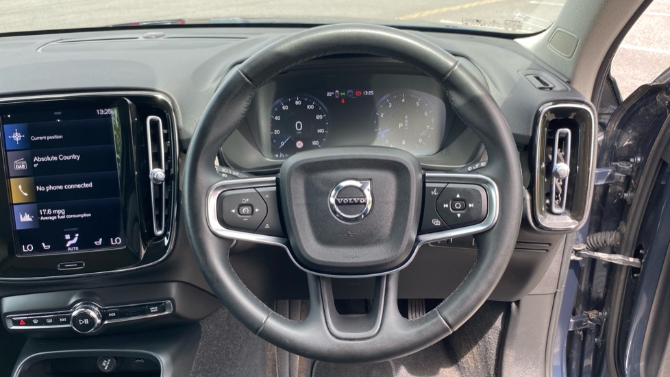 Volvo XC40 2.0 B4P Inscription Pro 5dr Auto [7 speed] Petrol Estate - Image 10