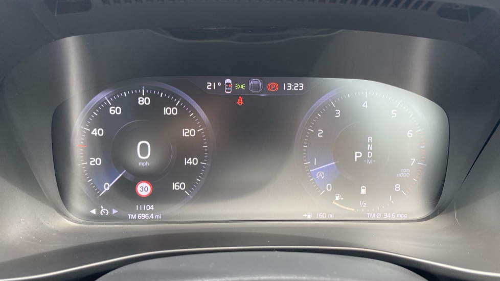 Volvo XC40 2.0 B4P Inscription Pro 5dr Auto [7 speed] Petrol Estate - Image 11