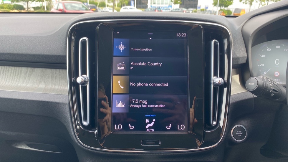 Volvo XC40 2.0 B4P Inscription Pro 5dr Auto [7 speed] Petrol Estate - Image 12