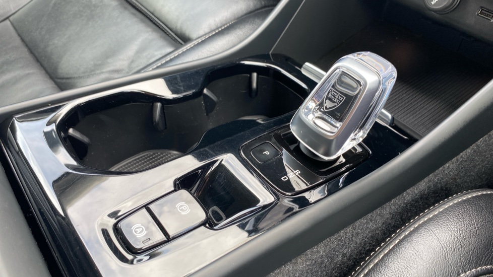 Volvo XC40 2.0 B4P Inscription Pro 5dr Auto [7 speed] Petrol Estate - Image 24
