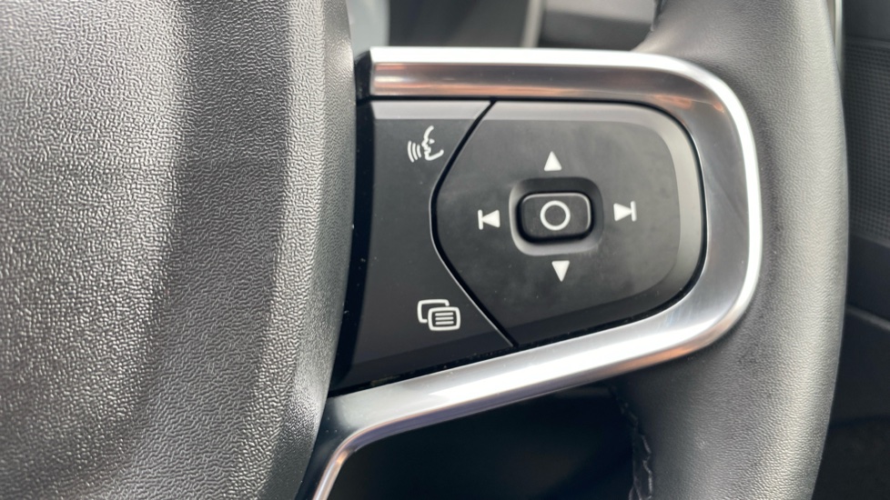 Volvo XC40 2.0 B4P Inscription Pro 5dr Auto [7 speed] Petrol Estate - Image 28