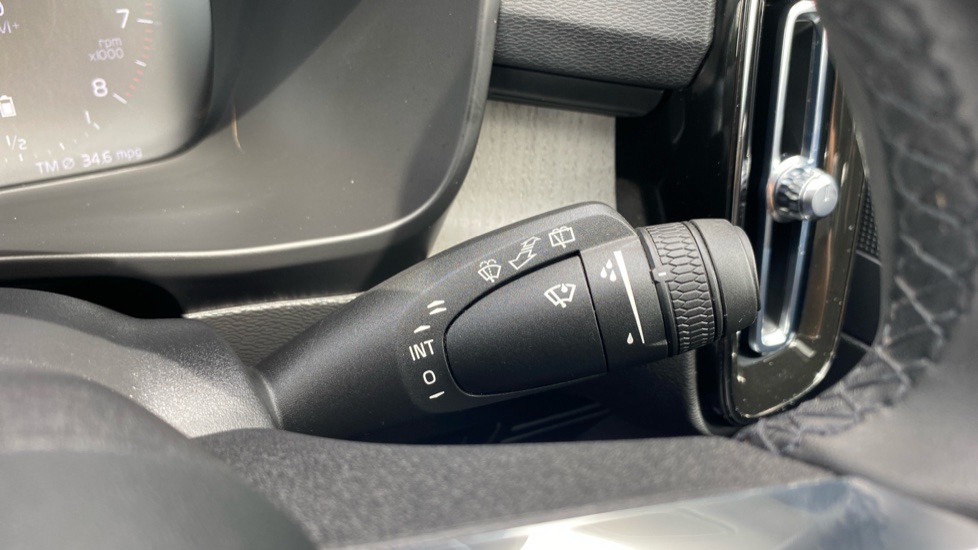 Volvo XC40 2.0 B4P Inscription Pro 5dr Auto [7 speed] Petrol Estate - Image 29