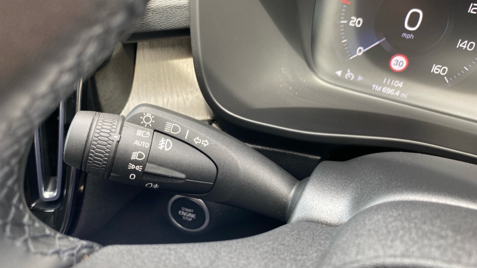 Volvo XC40 2.0 B4P Inscription Pro 5dr Auto [7 speed] Petrol Estate - Image 30