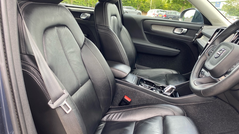 Volvo XC40 2.0 B4P Inscription Pro 5dr Auto [7 speed] Petrol Estate - Image 35