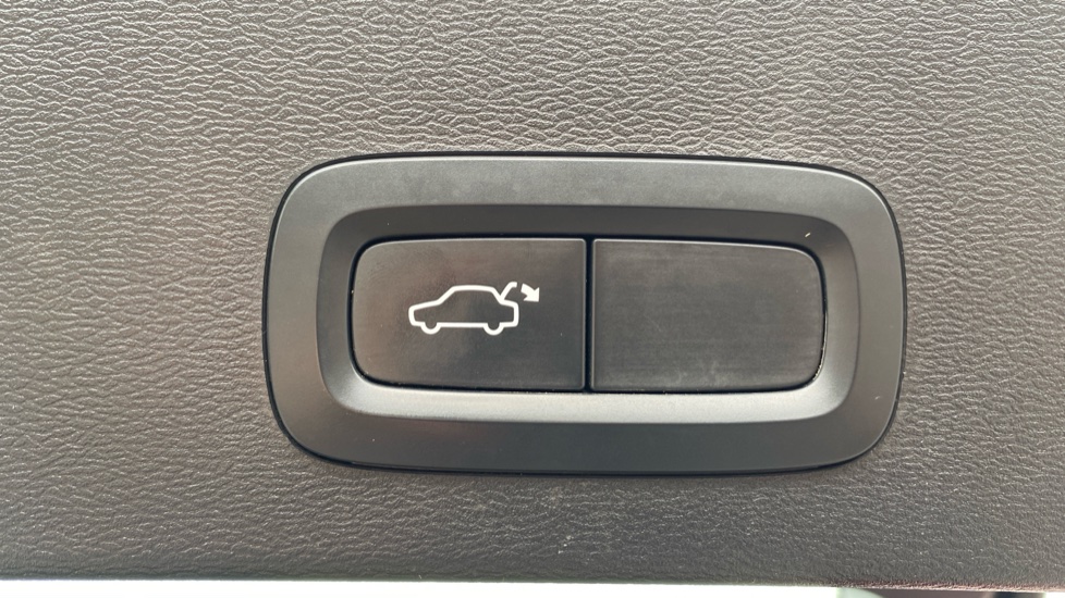 Volvo XC40 2.0 B4P Inscription Pro 5dr Auto [7 speed] Petrol Estate - Image 39