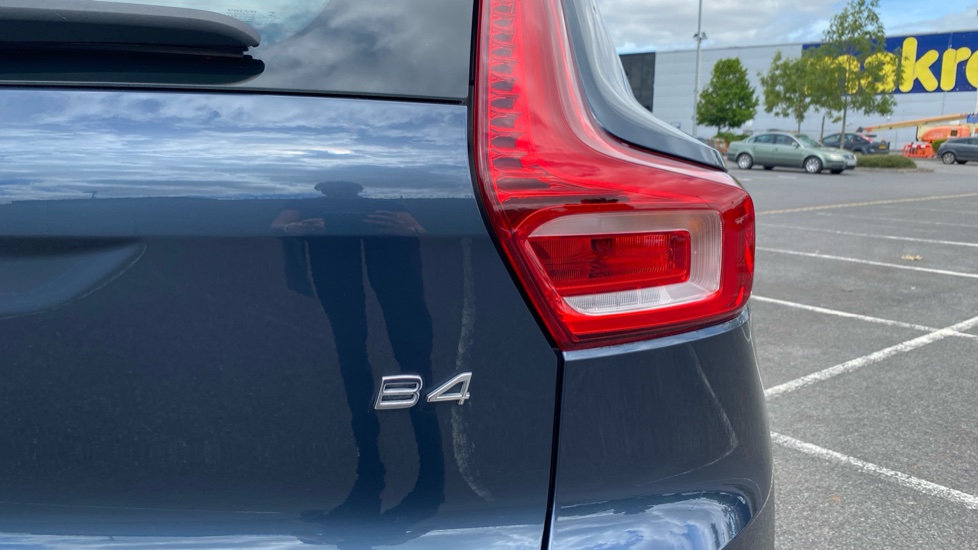 Volvo XC40 2.0 B4P Inscription Pro 5dr Auto [7 speed] Petrol Estate - Image 40