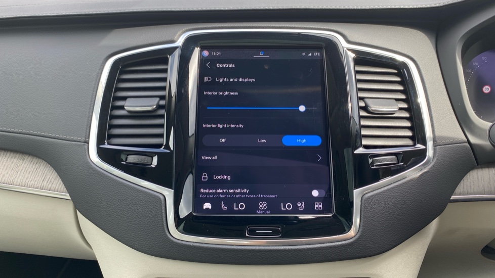 Volvo XC90 2.0 T8 [455] RC PHEV Plus Dark 5dr AWD Geartronic Estate - Image 18