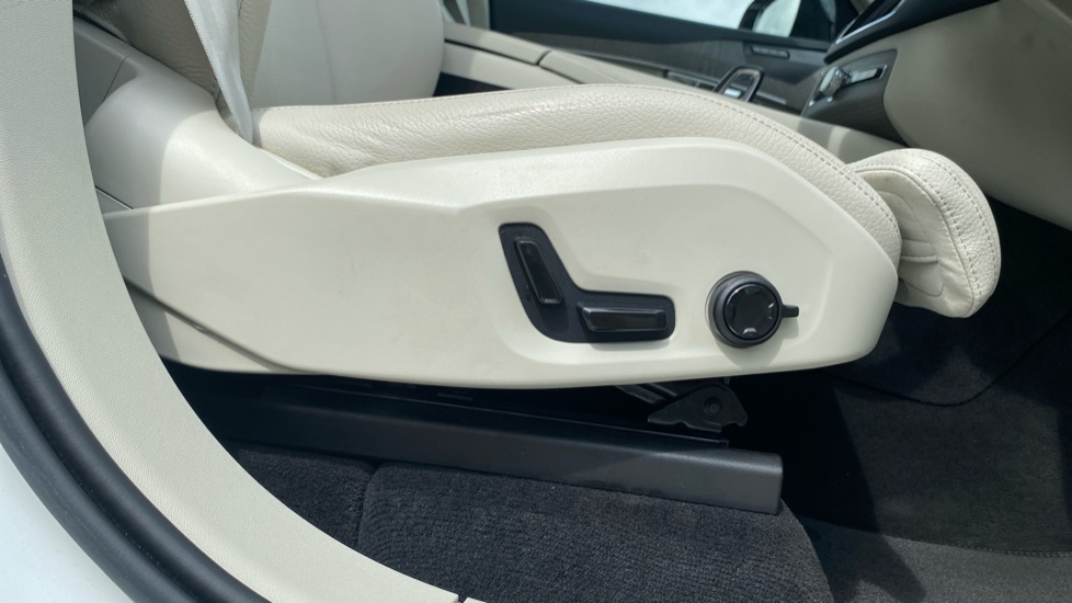 Volvo XC90 2.0 T8 [455] RC PHEV Plus Dark 5dr AWD Geartronic Estate - Image 36
