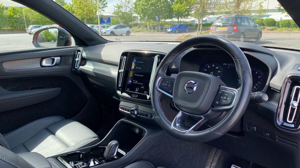 Volvo XC40 1.5 T3 [163] R DESIGN 5dr Geartronic Petrol Estate - Image 4