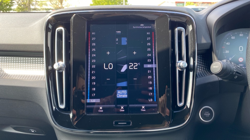 Volvo XC40 1.5 T3 [163] R DESIGN 5dr Geartronic Petrol Estate - Image 17