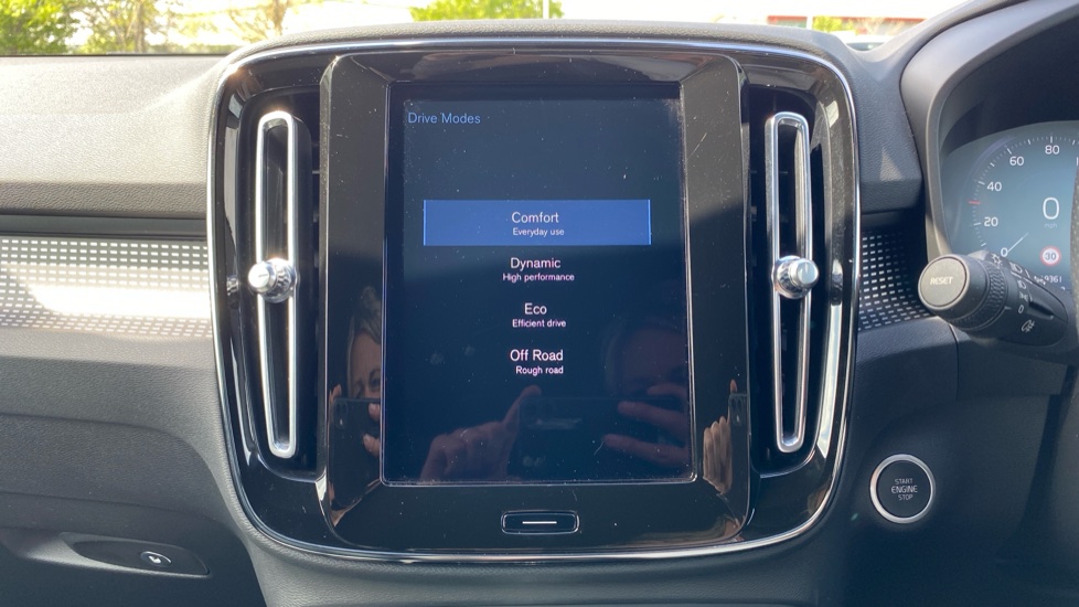 Volvo XC40 1.5 T3 [163] R DESIGN 5dr Geartronic Petrol Estate - Image 21