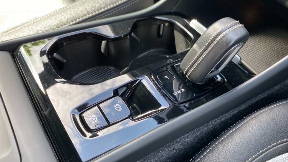 Volvo XC40 1.5 T3 [163] R DESIGN 5dr Geartronic Petrol Estate - Image 22