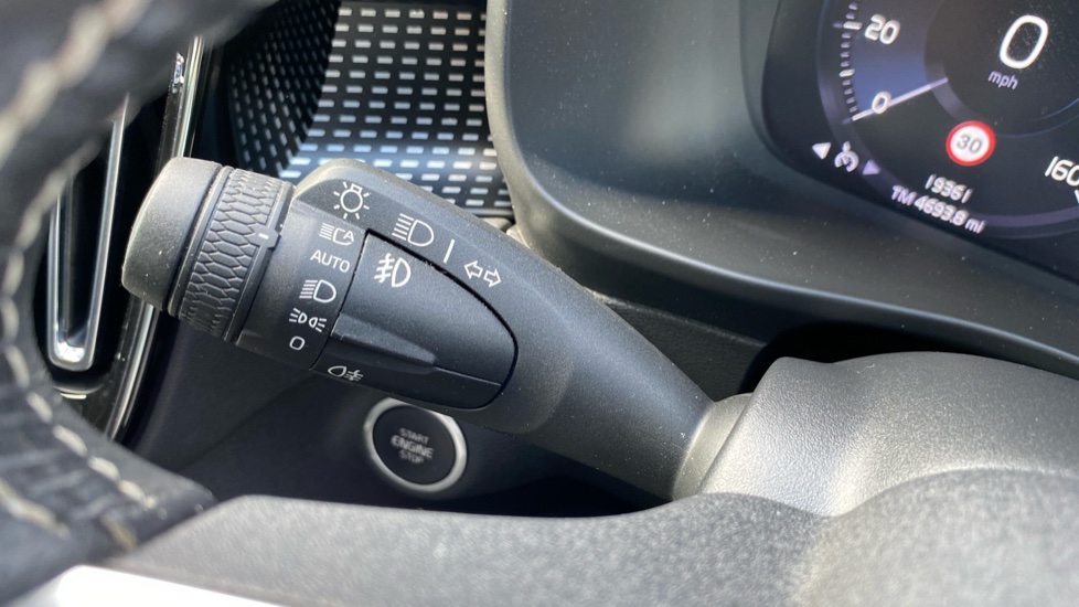 Volvo XC40 1.5 T3 [163] R DESIGN 5dr Geartronic Petrol Estate - Image 29