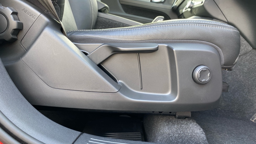 Volvo XC40 1.5 T3 [163] R DESIGN 5dr Geartronic Petrol Estate - Image 33