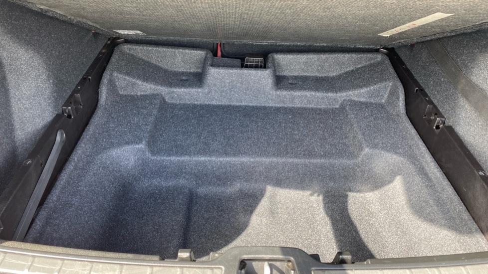 Volvo XC40 1.5 T3 [163] R DESIGN 5dr Geartronic Petrol Estate - Image 36