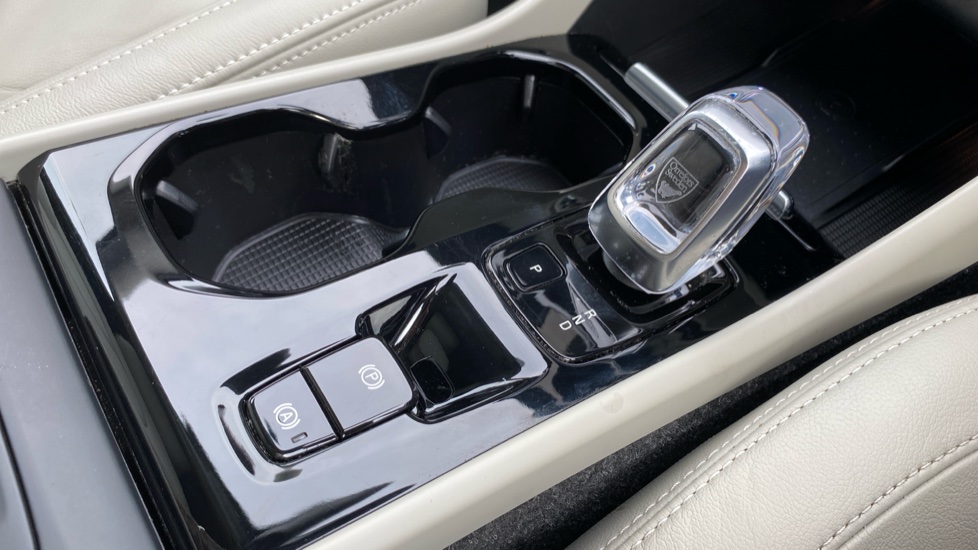 Volvo XC40 1.5 T3 [163] Inscription 5dr Geartronic Petrol Estate - Image 23