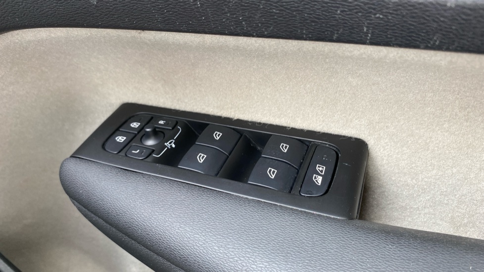 Volvo XC40 1.5 T3 [163] Inscription 5dr Geartronic Petrol Estate - Image 32