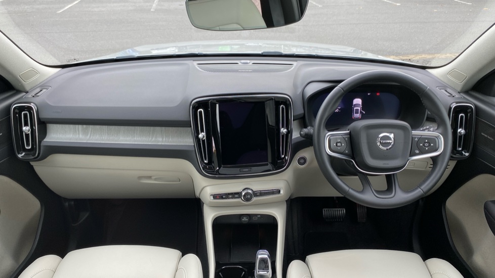 Volvo XC40 2.0 B3P Ultra Dark 5dr Auto Petrol Estate - Image 6