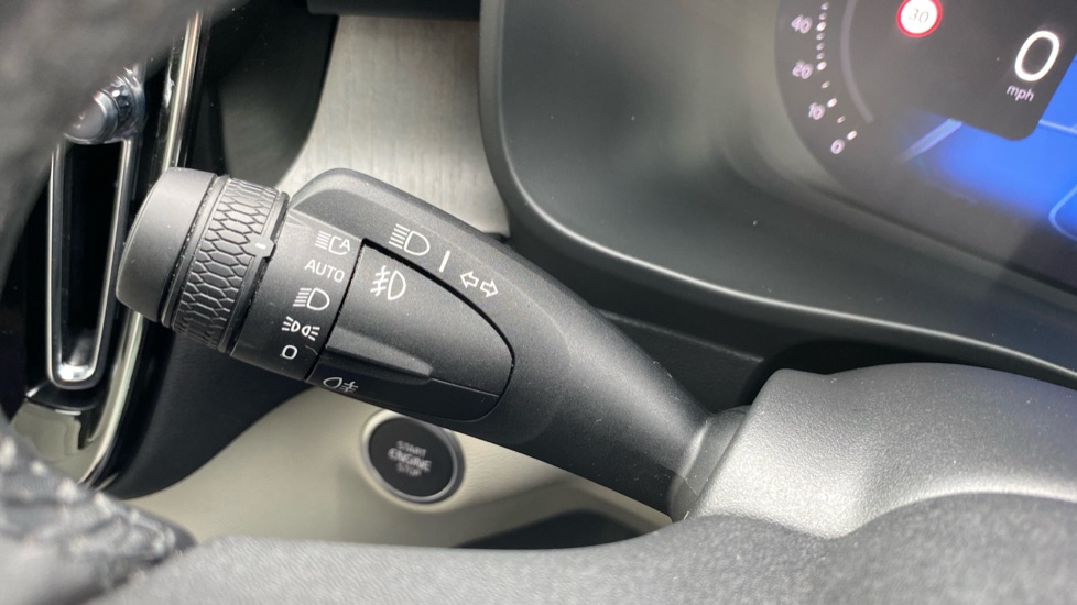 Volvo XC40 2.0 B3P Ultra Dark 5dr Auto Petrol Estate - Image 34