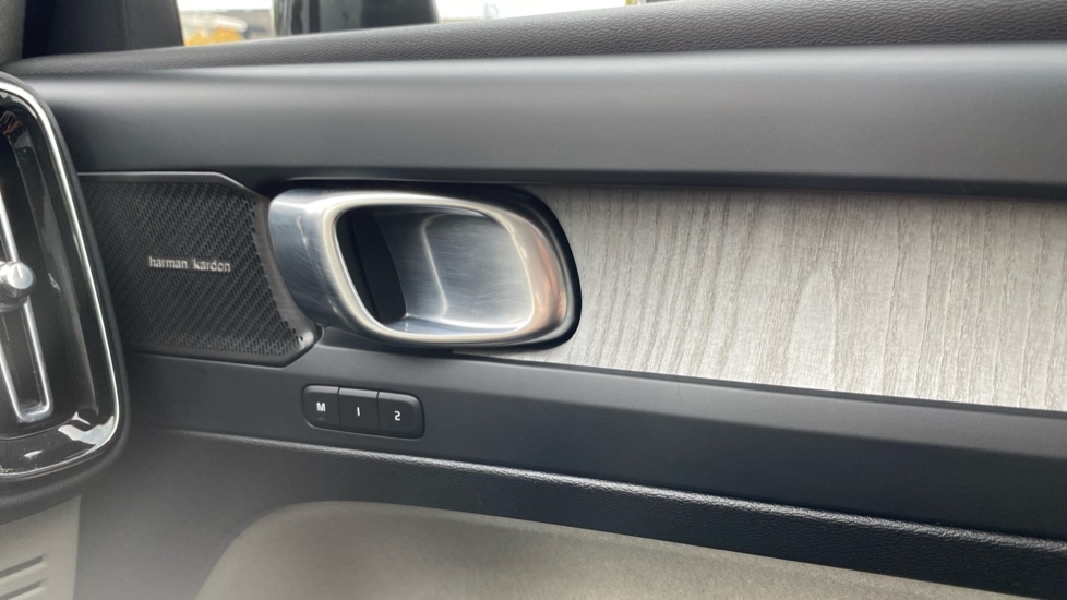 Volvo XC40 2.0 B3P Ultra Dark 5dr Auto Petrol Estate - Image 35