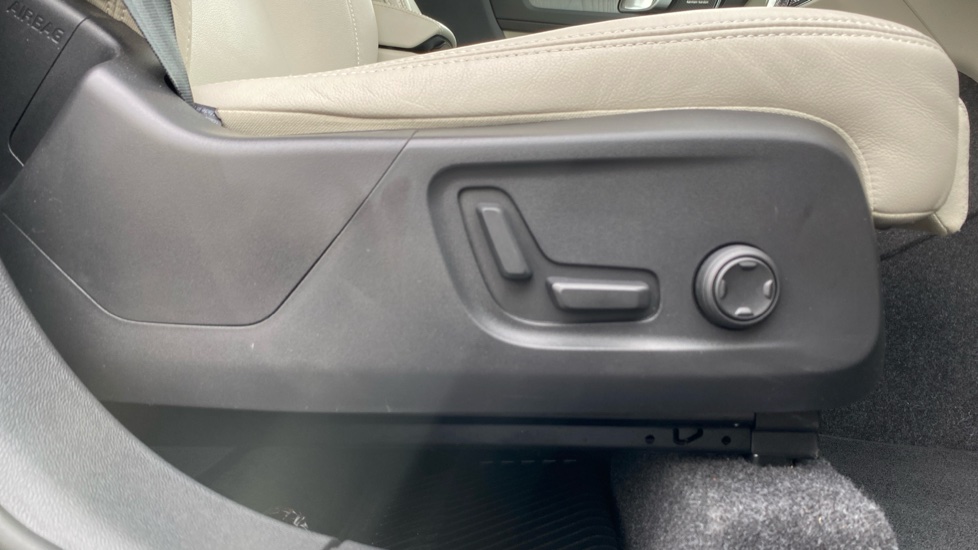 Volvo XC40 2.0 B3P Ultra Dark 5dr Auto Petrol Estate - Image 38